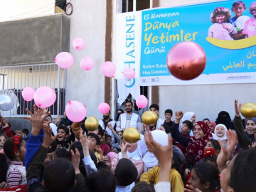 Suriye'de Yetimler Buluşmasında Büyük Coşku