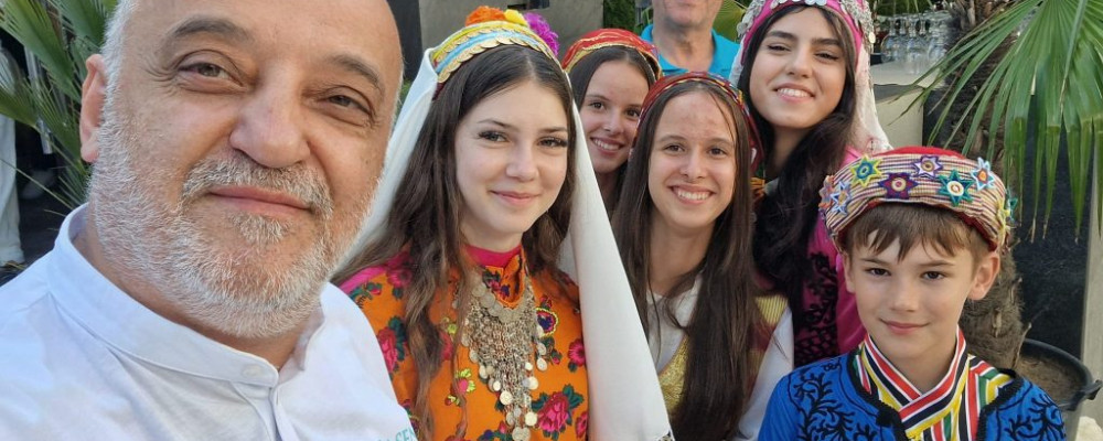 Hasene, Kurban Bayramı'nda Dünyanın Dört Bir Yanında