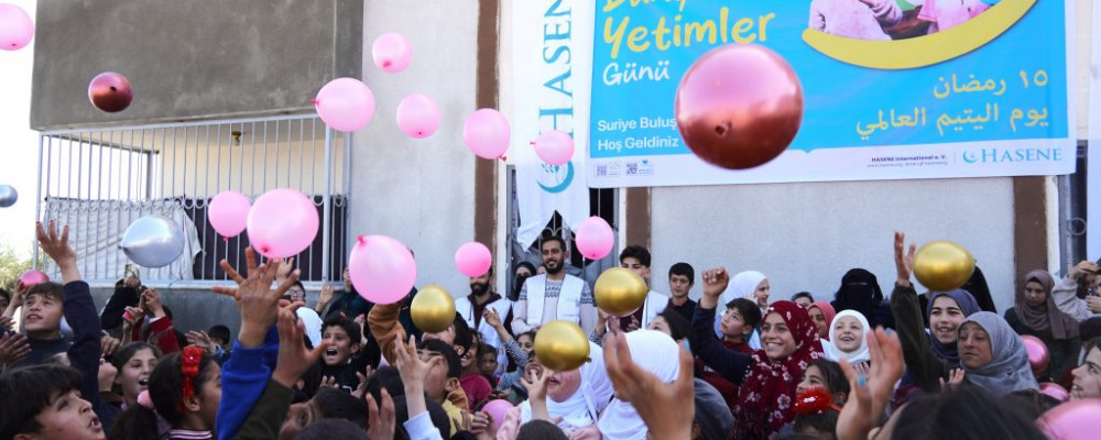 Suriye'de Yetimler Buluşmasında Büyük Coşku